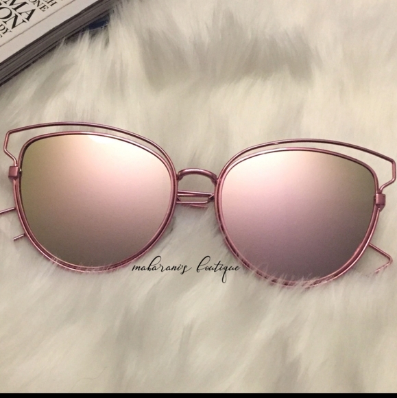 Accessories - Chic Rose Mirrored Sunglasses